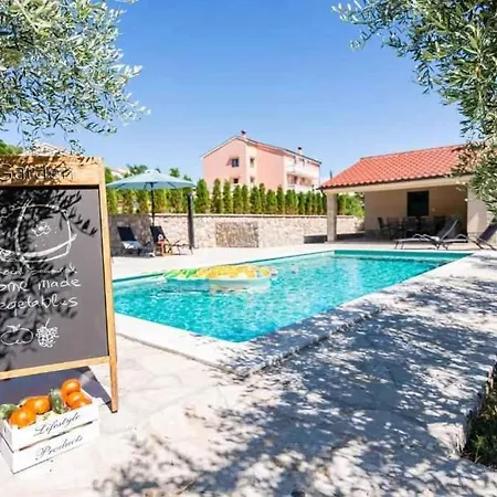Apartment With Pool In Jurandvor-insel Krk 53958 Jurandvor