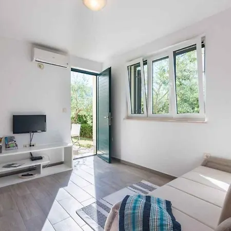 Apartment With Pool In Jurandvor-insel Krk 53958 Jurandvor